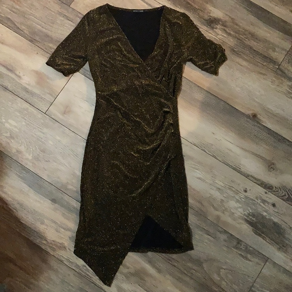 THE PERFECT HOLIDAY DRESS